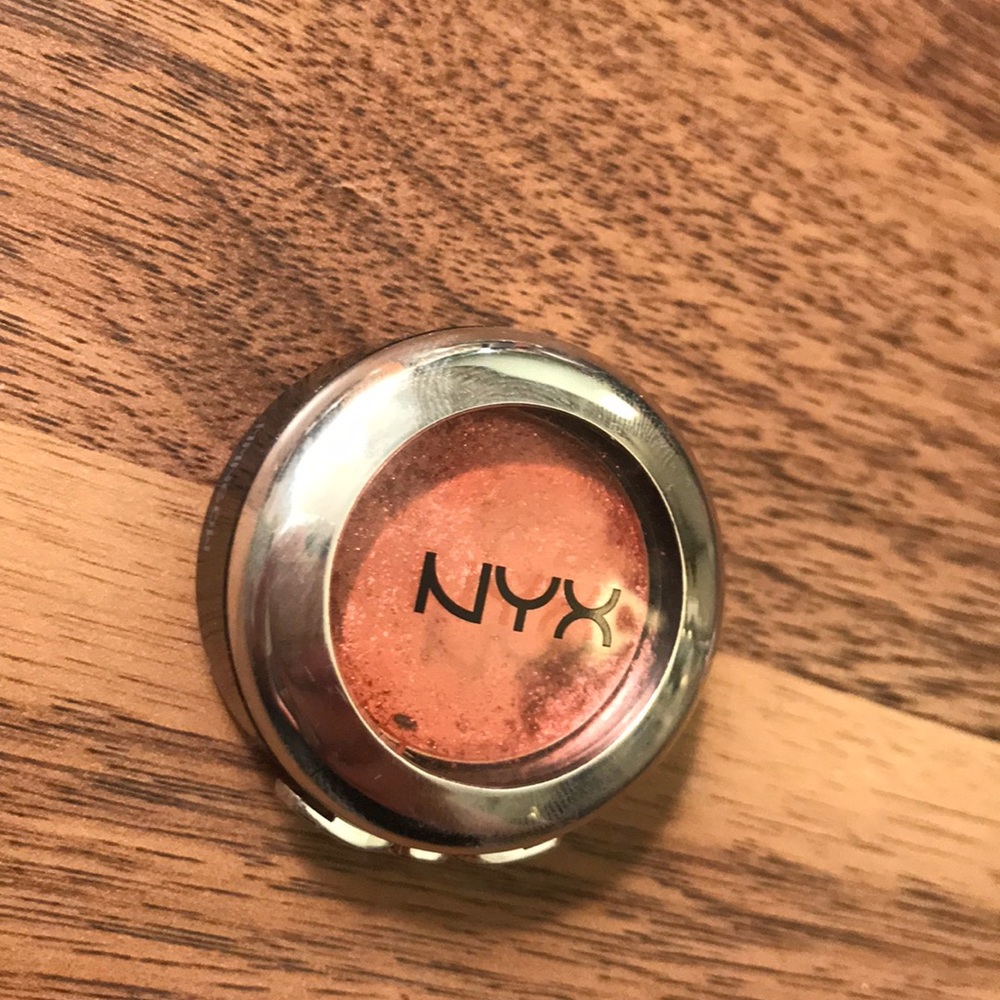 NYX shadow